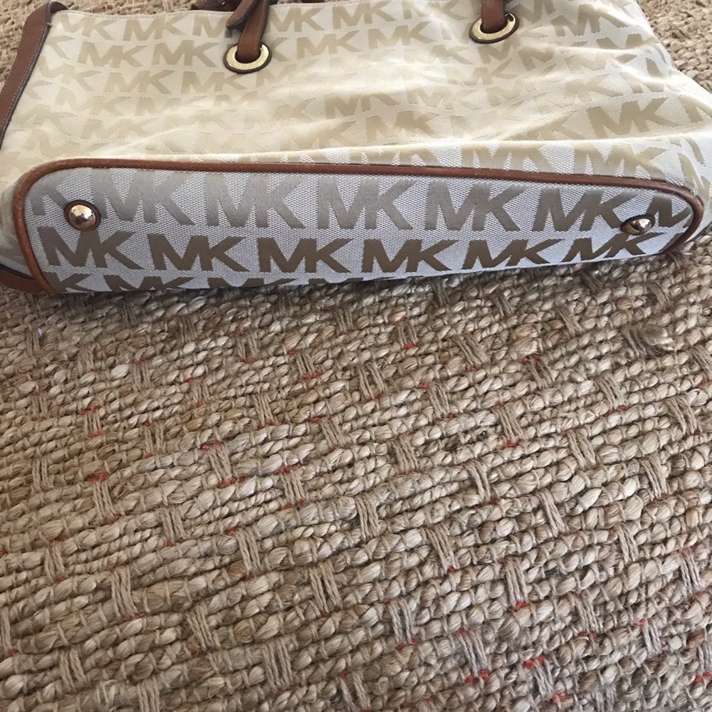 Michael Kors Tote Tan Handbag - Picture 14 of 16